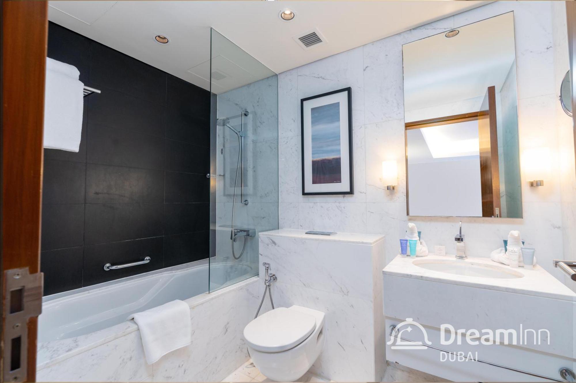 Dream - Fashion Avenue Residences Formerly Address Mall * Дубай